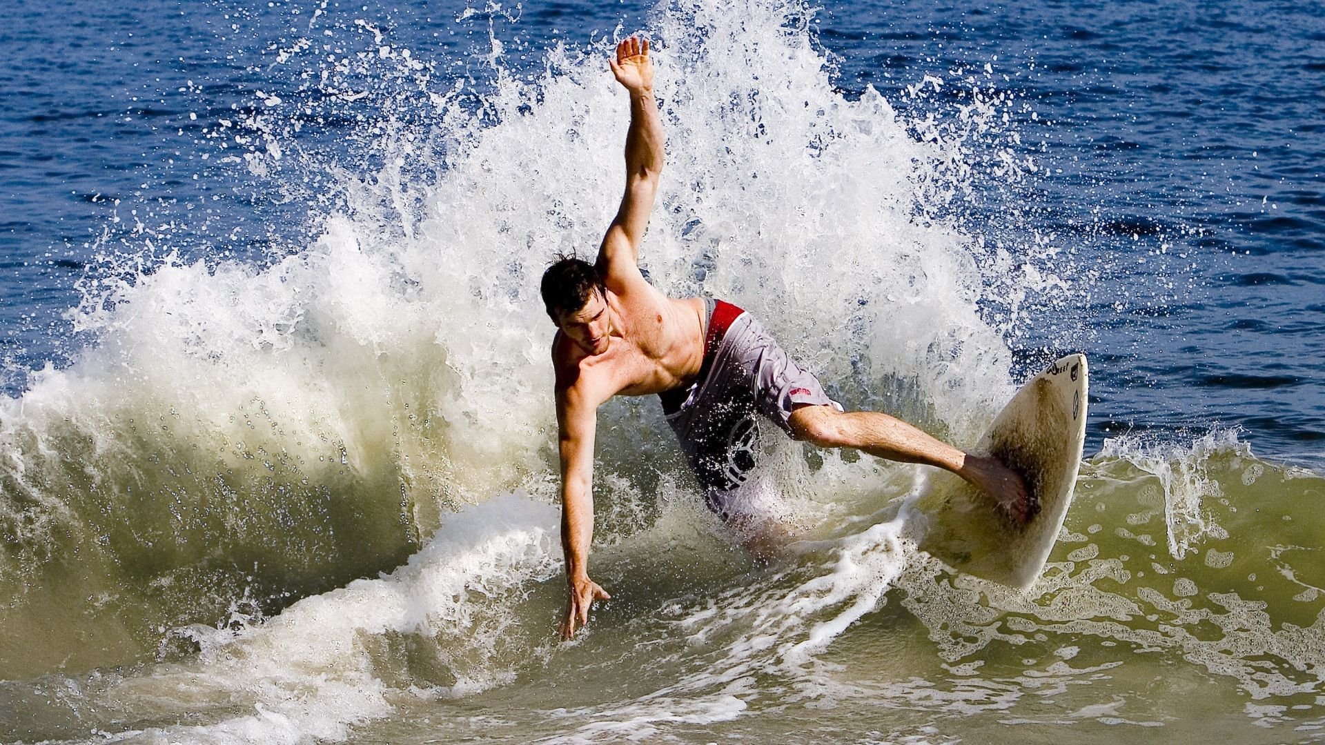 “马科斯·莫奇的精准封堵与强大压迫感，帮助美洲狮队屡次克敌制胜”