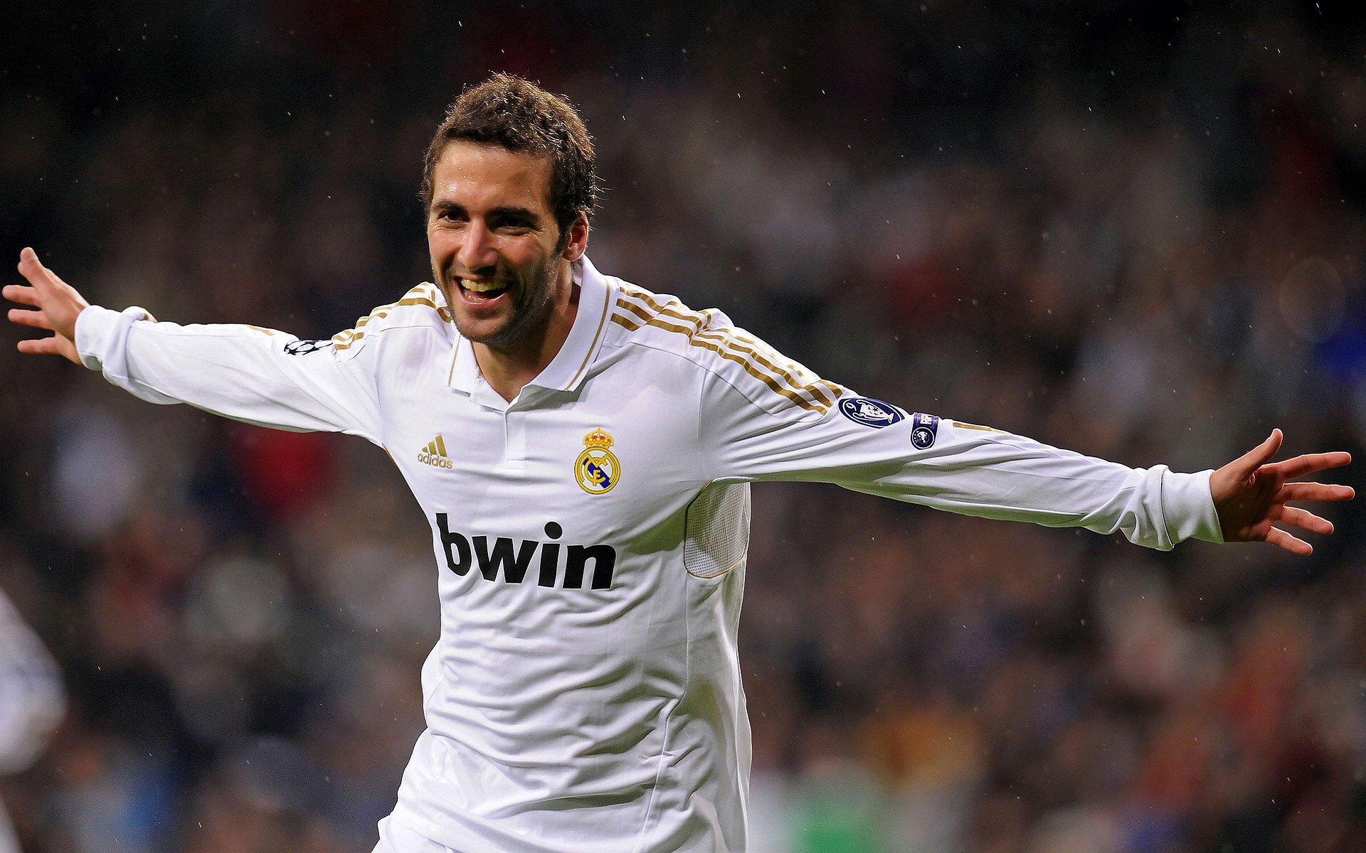 塔特帮助袋鼠队加强进攻节奏，创造多次关键进球