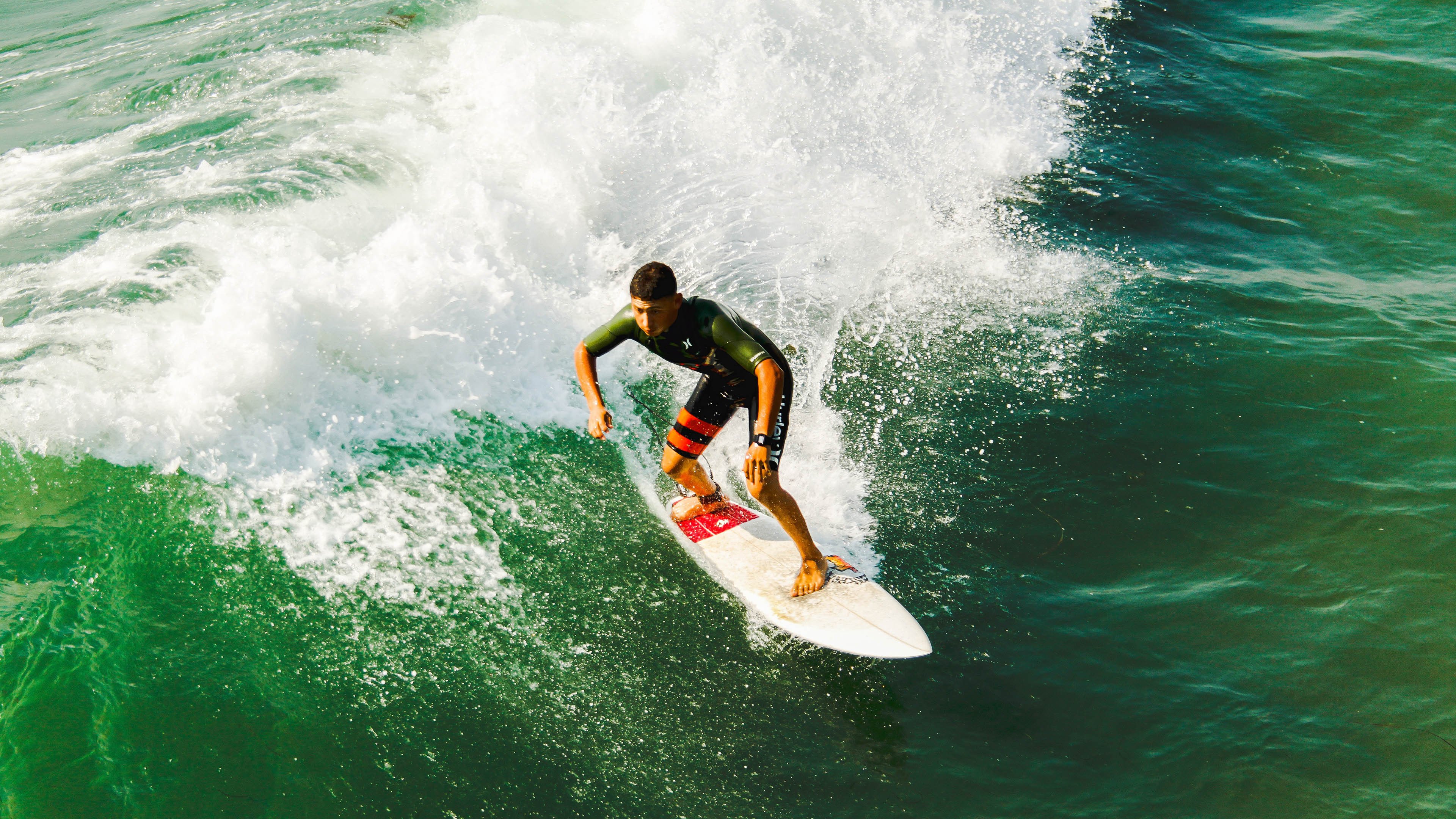 NBA雷霆队球员华莱士致敬老将威斯布鲁克，雷霆队教练布鲁克斯